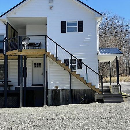 The Fallsview At Burdett Falls Exterior photo