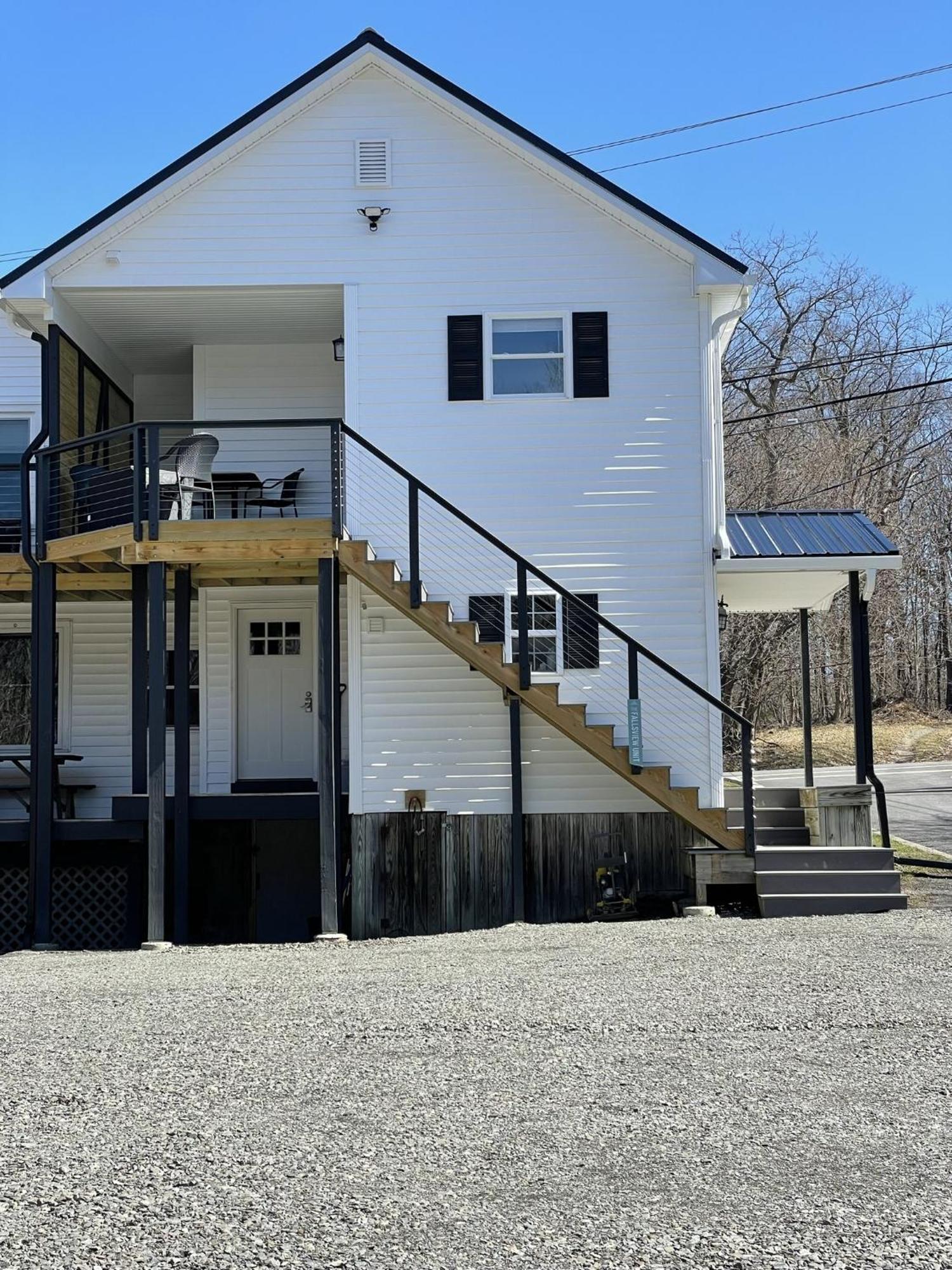 The Fallsview At Burdett Falls Exterior photo